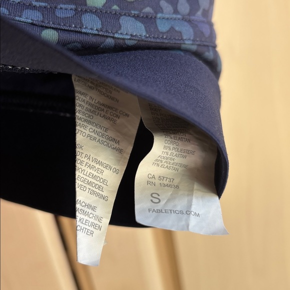 Fabletics Navy and Teal Patterned V Neck Sports Bra Small EUC - Picture 2 of 7